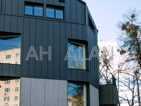 комерційна за адресою Марка Безручка вул., 18