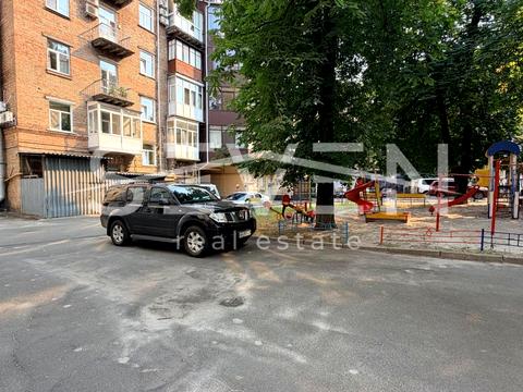 комерційна за адресою Михайла Грушевського вул., 28/2