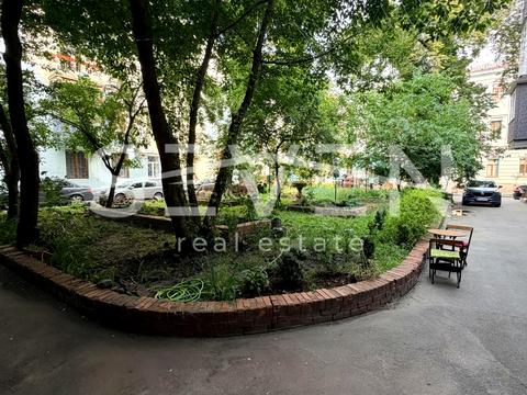 комерційна за адресою Михайла Грушевського вул., 28/2