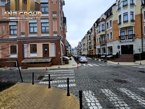комерційна за адресою Воздвиженська вул., 22