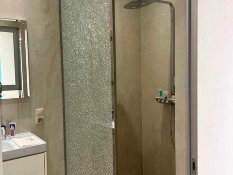 комерційна за адресою Михайла Грушевського вул., 9-Б