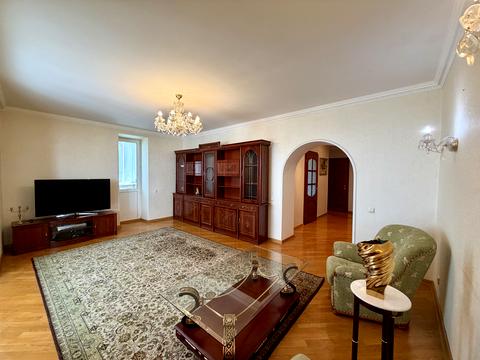 квартира за адресою Верховної Ради бульв., 21-А