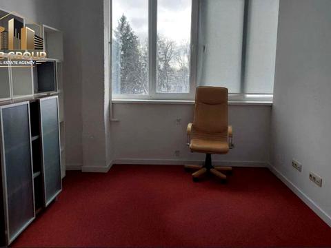 комерційна за адресою Новонаводницька вул. (Лаврська), 16