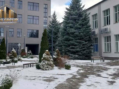 комерційна за адресою Новонаводницька вул. (Лаврська), 16