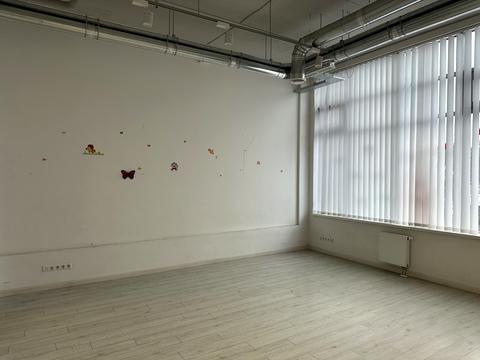комерційна за адресою Дарницький бульв., 8-В