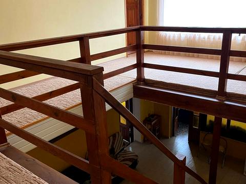 будинок за адресою Квітнева