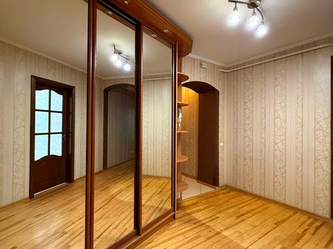 квартира за адресою Академіка Грушевського вул., 75