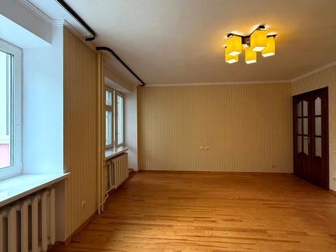 квартира за адресою Академіка Грушевського вул., 75