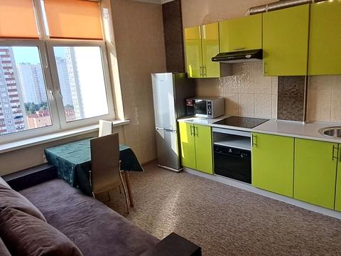 квартира за адресою Анни Ахматової вул., 22