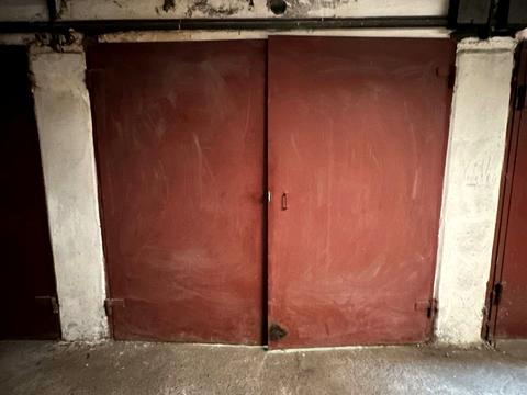 паркомісце за адресою Анни Ахматової вул., 15А