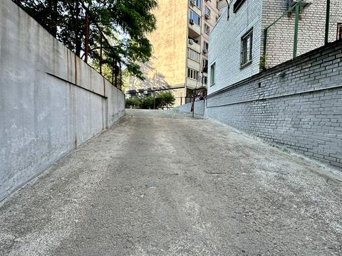 паркомісце за адресою Анни Ахматової вул., 15А
