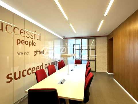комерційна за адресою Почайнинська вул., 70