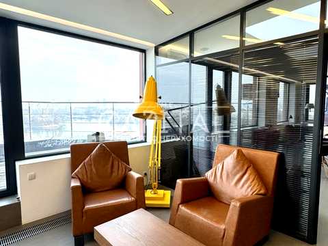 комерційна за адресою Почайнинська вул., 70