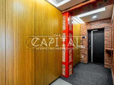 комерційна за адресою Почайнинська вул., 70