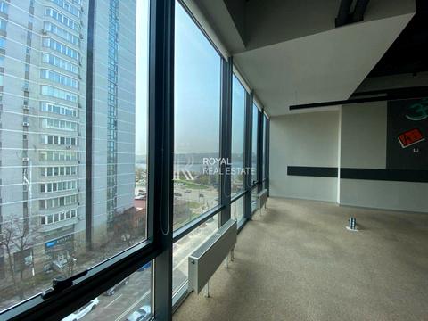 комерційна за адресою Тичини Павла, 1