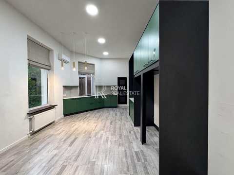 комерційна за адресою Редутна вул., 58