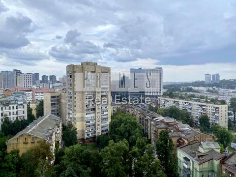 комерційна за адресою Жилянська вул., 68