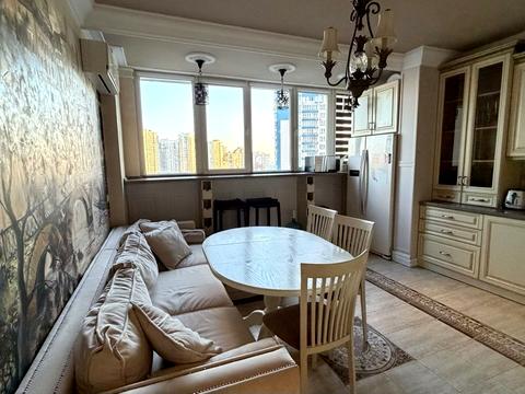квартира за адресою Авіаконструктора Ігоря Сікорського вул. (Танкова), 1