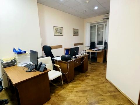 комерційна за адресою Дмитрівська вул., 17-А