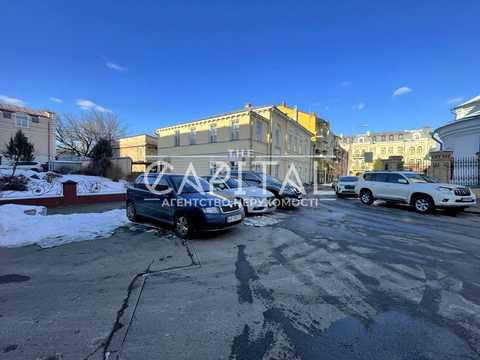 комерційна за адресою Хорива вул., 31-А