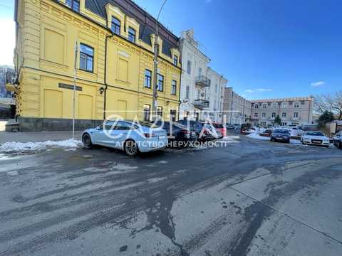 комерційна за адресою Хорива вул., 31-А