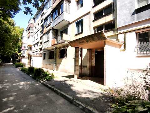 квартира за адресою Каштанів вул., 8