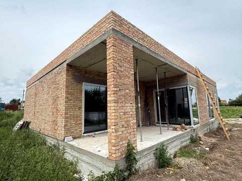 будинок за адресою щаслива, 1