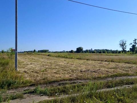 участок по адресу Квітнева