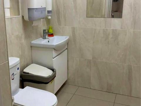 комерційна за адресою Трускавецька вул., 8
