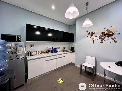 комерційна за адресою Антоновича вул. (Горького), 33в