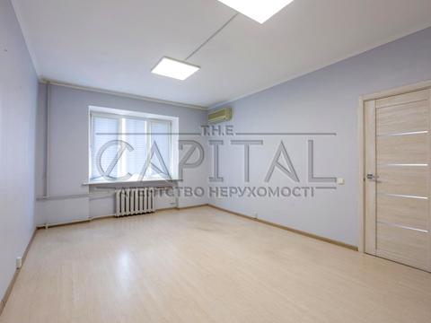 комерційна за адресою Лесі Українки бульв., 25