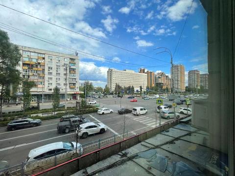 комерційна за адресою Лесі Українки бульв., 25