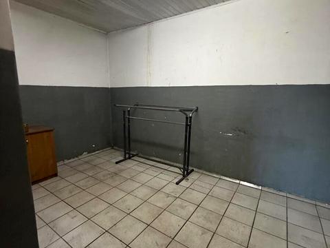 комерційна за адресою Польова вул., 10