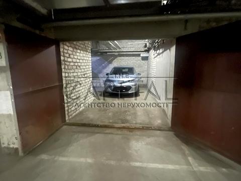 паркомісце за адресою Саперно-Слобідська вул., 22