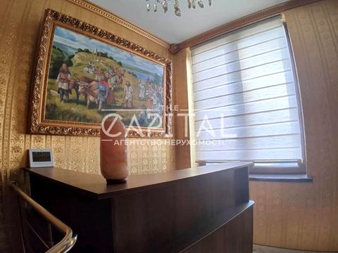 комерційна за адресою Анни Ахматової вул., 48