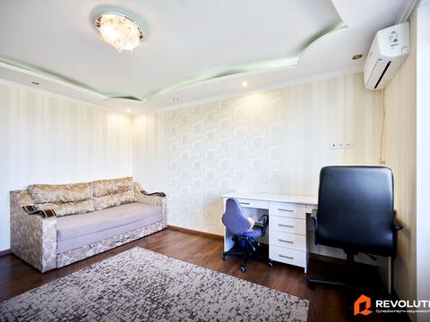 квартира за адресою Романа Шухевича просп. (Генерала Ватутіна), 30