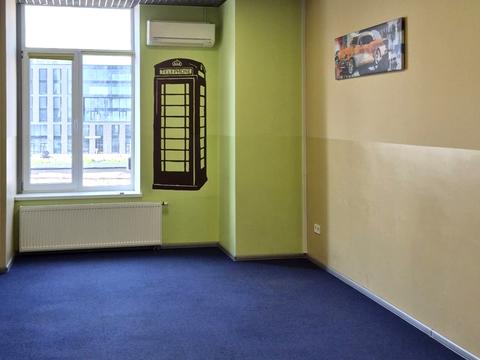 комерційна за адресою Дніпровська набережна вул., 26-Д