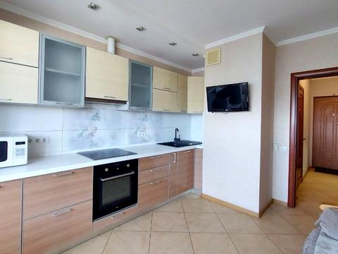 квартира за адресою Анни Ахматової вул., 28
