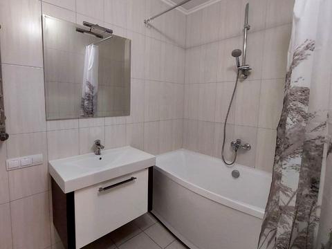 квартира за адресою Анни Ахматової вул., 28