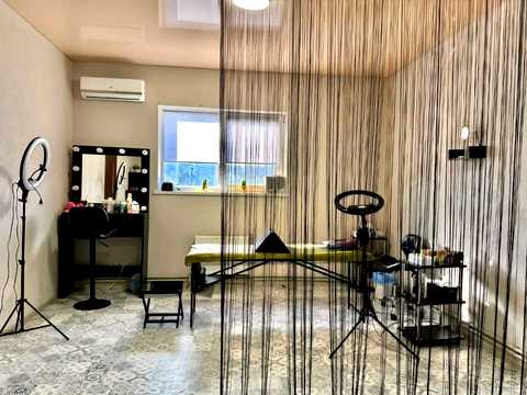 комерційна за адресою Садова вул., 25а