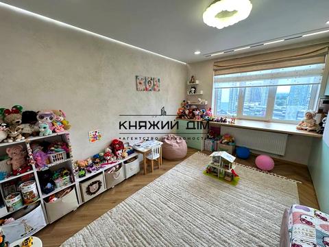 квартира за адресою Дніпровська набережна вул., 25