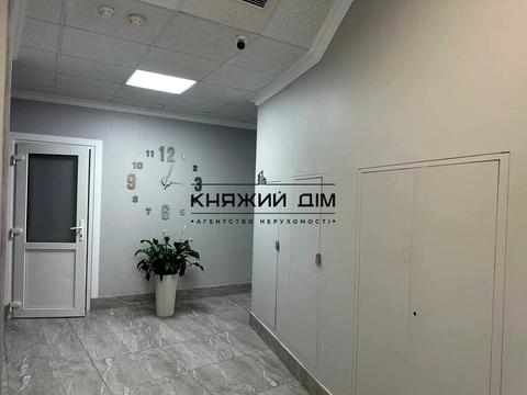 квартира за адресою Дніпровська набережна вул., 25