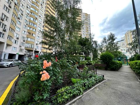 квартира за адресою Дніпровська набережна вул., 25