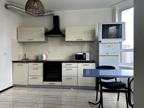 квартира за адресою Анни Ахматової вул., 34