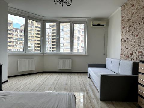 квартира за адресою Анни Ахматової вул., 34