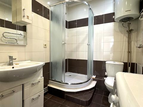 квартира за адресою Анни Ахматової вул., 34