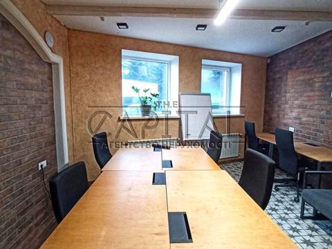 комерційна за адресою Марка Безручка вул., 23