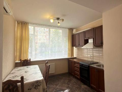 квартира за адресою Зоопаркова вул., 8в