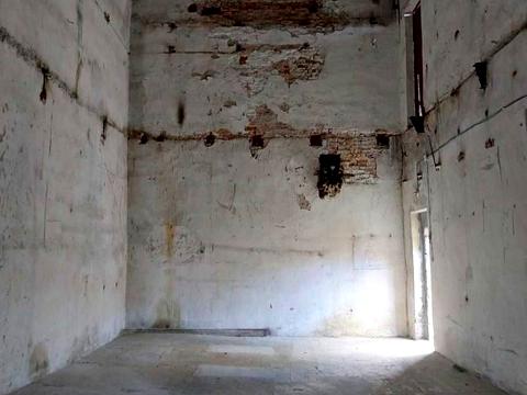 комерційна за адресою Журналістів вул., 13