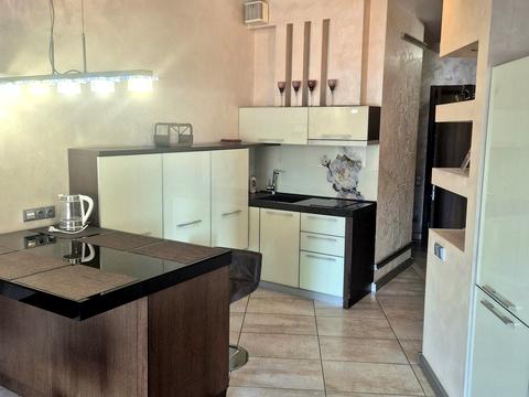 квартира за адресою Королеви Єлизавети ІІ вул. (Глинки), 2